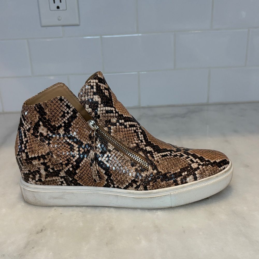 Steve Madden Shoe Boot Sneaker Caliber Hidden Wedge Snakeskin Python Booties - Picture 8 of 17
